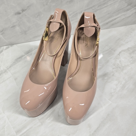 Valentino Garavani Heels - Picture 2 of 10